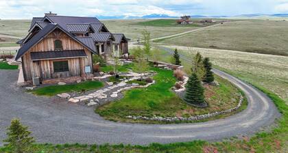 Luxury 5BR Montana Ranch Estate - Private Hot Tub + Game Room