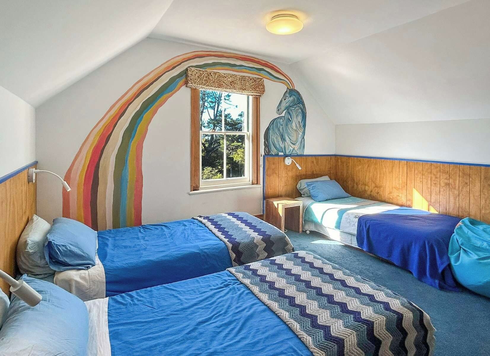 WiFi, bed sheets