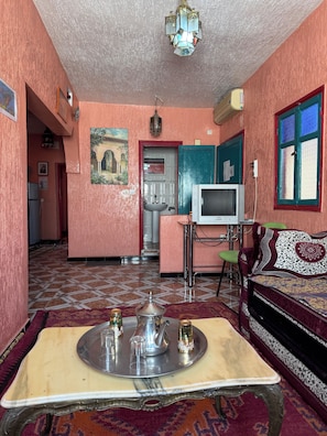 Room - Charming 2-bedroom apartment in the heart of Awrir (Awrir)