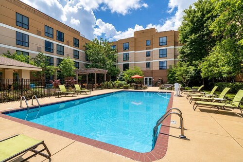 ADA Suite w/ Free Breakfast & Pool Access
