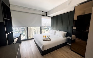 A modern hotel room with a large bed, a desk, and a view of the cityscape. - Glam Miami Nightlife - Resort Pool - Downtown (Miami)