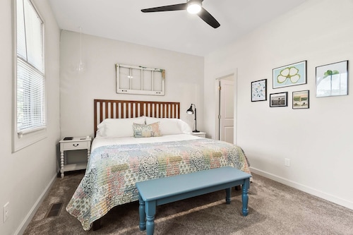 HAPPY-GO-LUCKY | 2 King Suites Near UA + Downtown