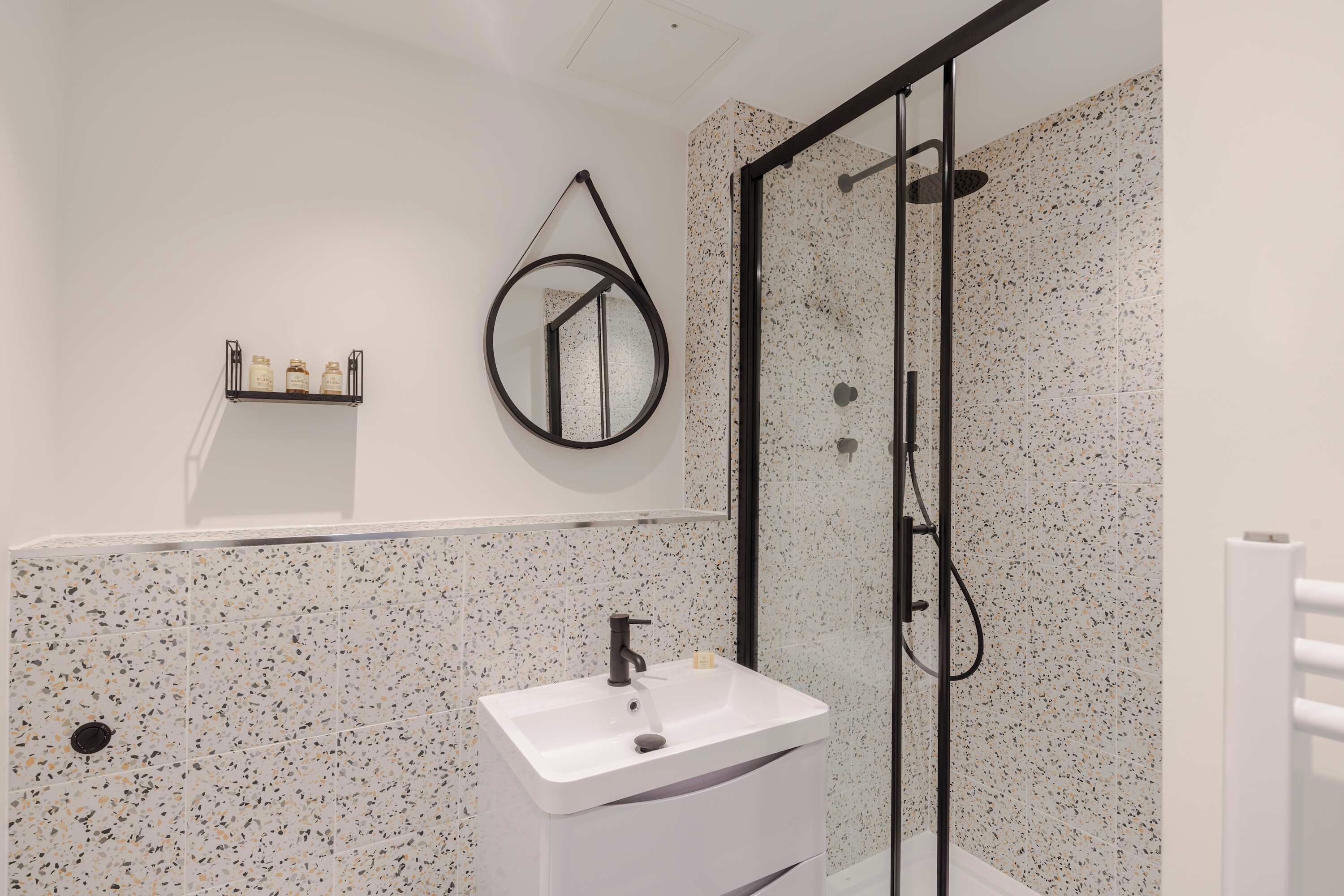 Apartment, 1 King Bed with Sofa bed, Pets not allowed, City View (Foley St 1) | Bathroom