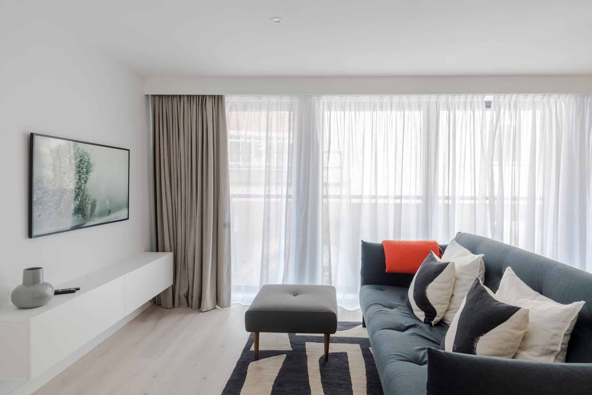 Apartment, Multiple Beds, Kitchen, City View (Swan Ct 1) | Living area