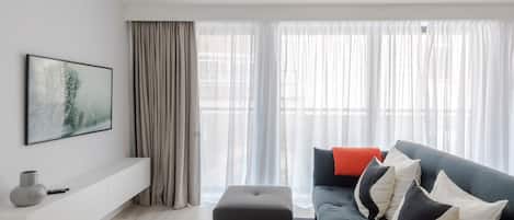 Apartment, Multiple Beds, Kitchen, City View (Swan Ct 1) | Living area