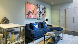Apartment, Mehrere Betten, Küche, Stadtblick (Stukeley 1) | Wohnbereich