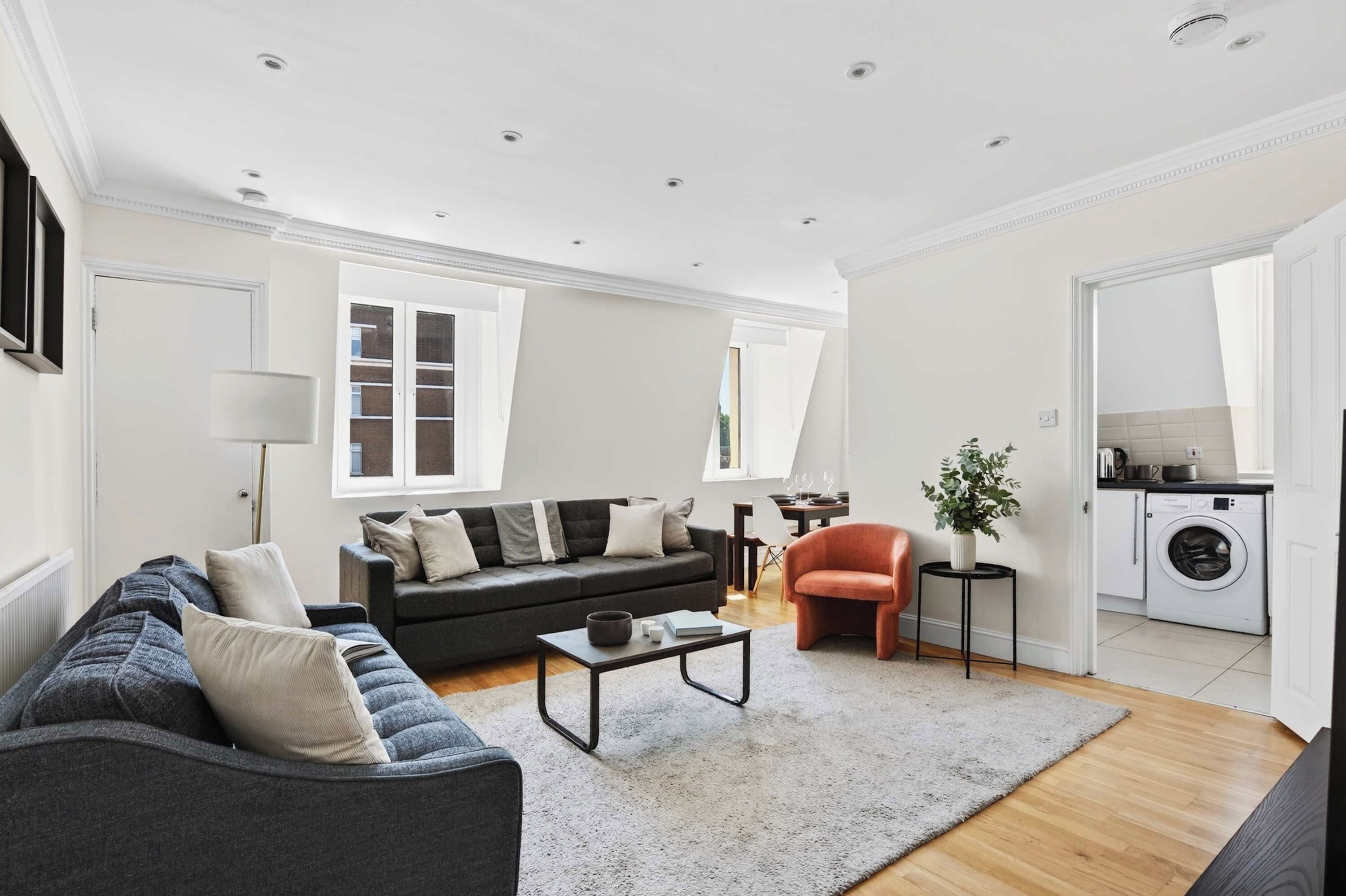 Apartment, Multiple Beds, City View (Glendower Pl 2, 4) | Living area