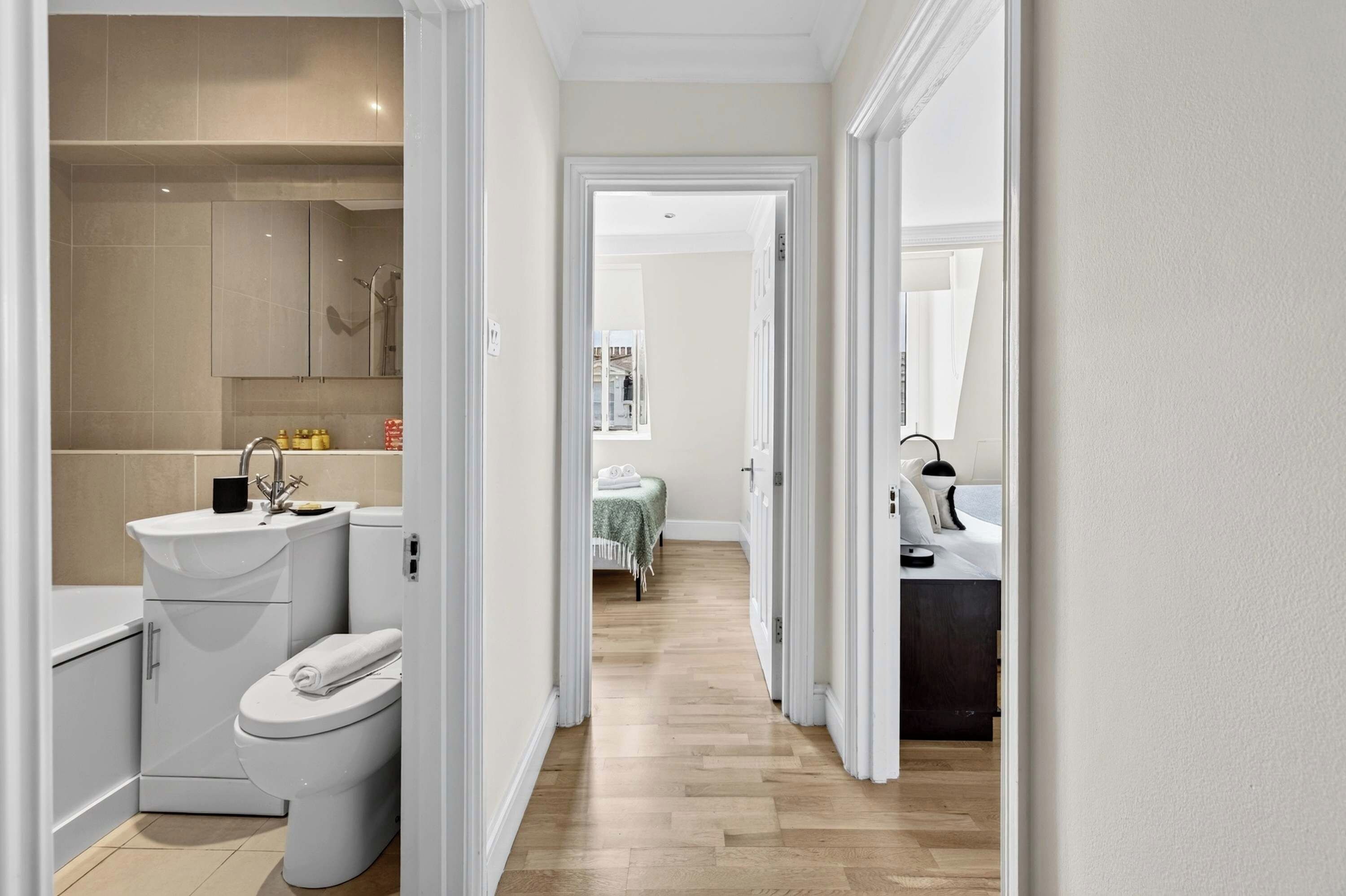 Apartment, Multiple Beds, City View (Glendower Pl 2, 4) | Bathroom | Towels