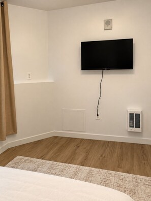 Room - Midtown Gem Near Downtown (Detroit)
