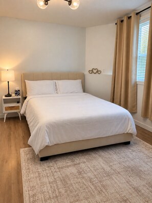 Room - Midtown Gem Near Downtown (Detroit)