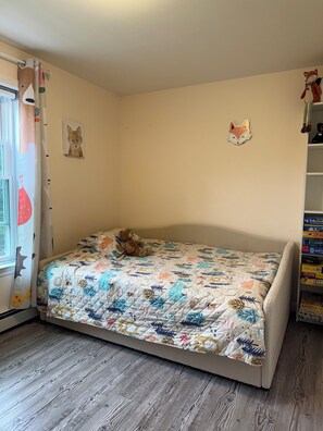 Room - Home away from Home in Bridgton (Bridgton)
