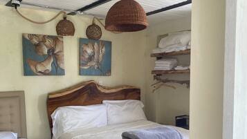 Iron/ironing board, internet, bed sheets