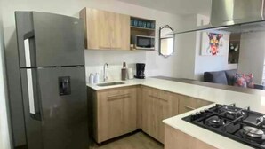 Private kitchen - Modern 2BR/2BA, Near Mayorca & DAVIarena (Sabaneta)