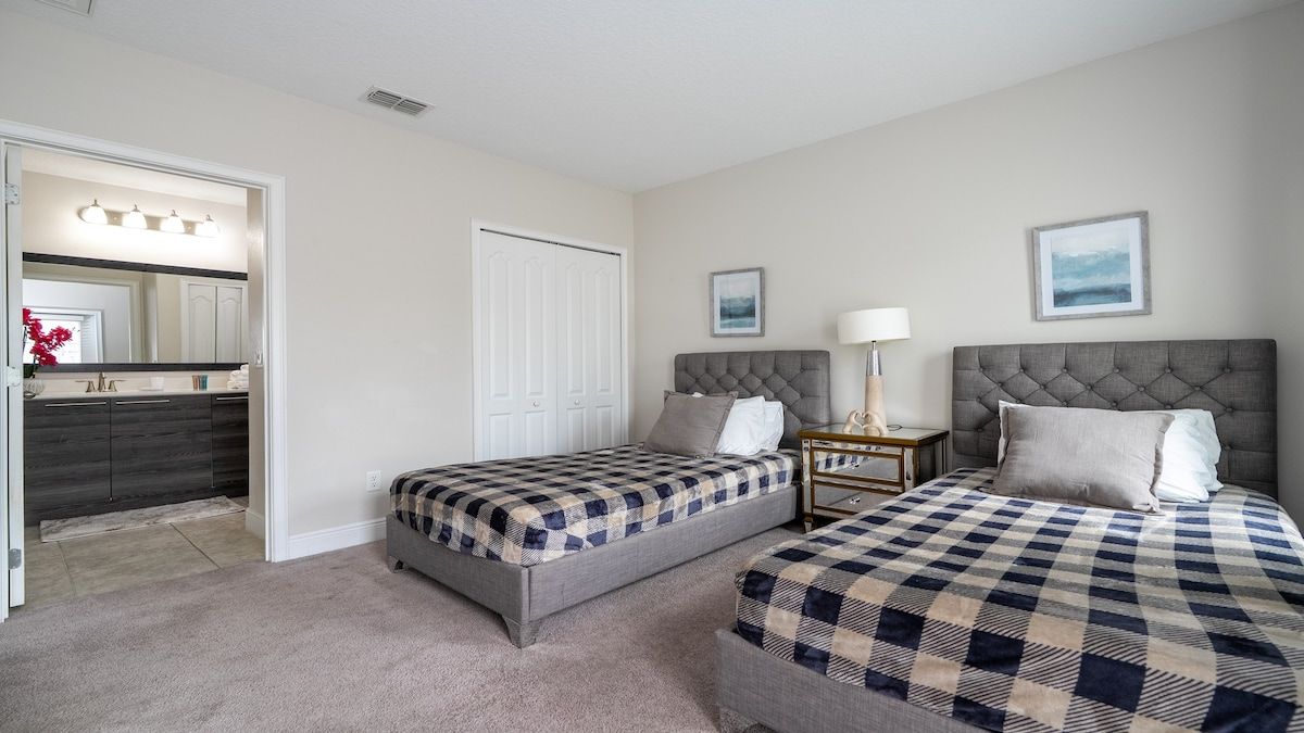 Iron/ironing board, travel crib, WiFi, bed sheets