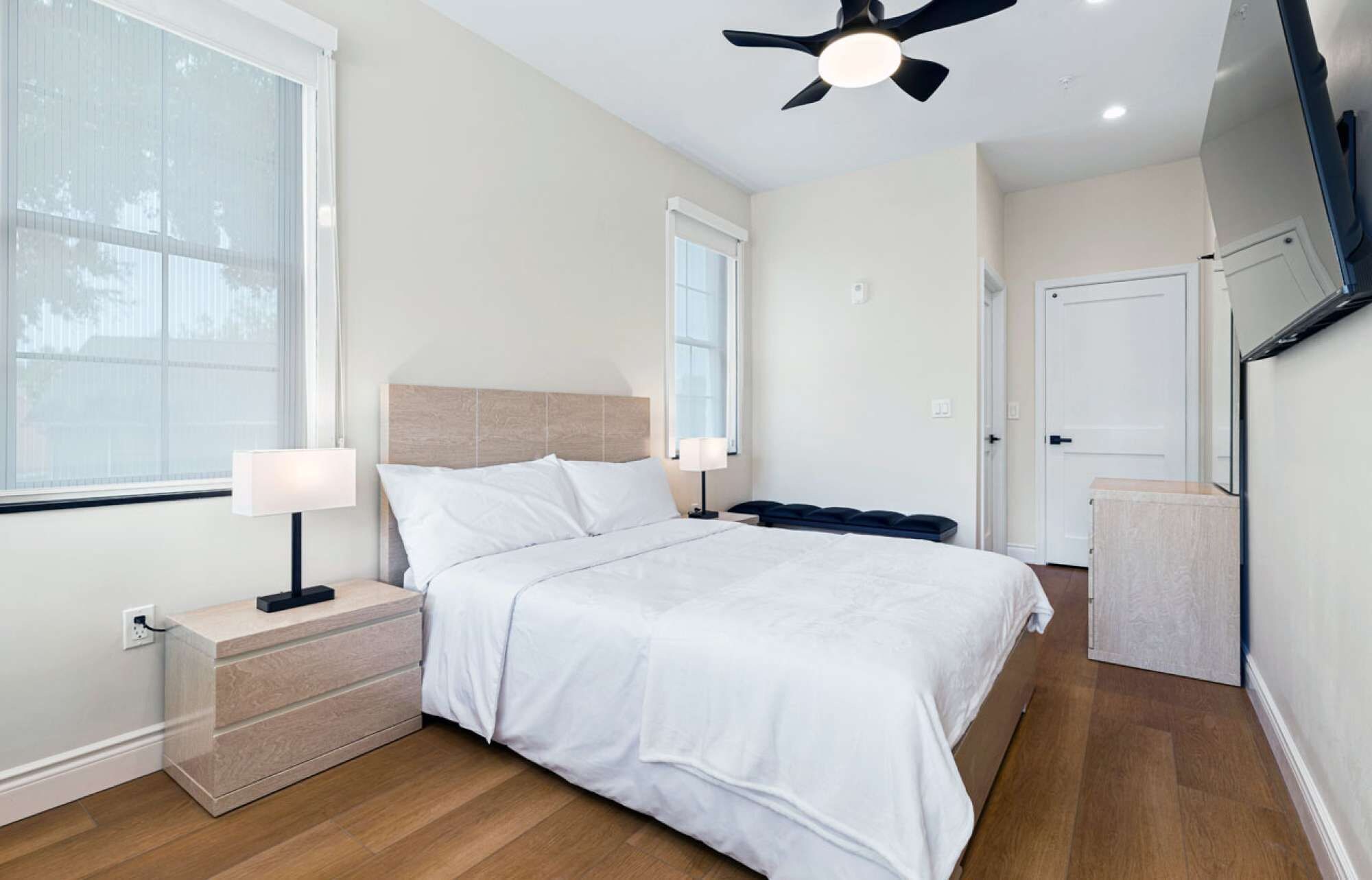 مكواة/لوح كي وواي فاي وملاءات أسرّة