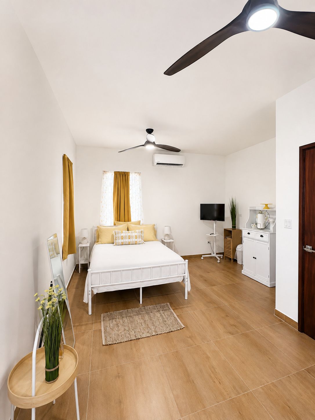 Iron/ironing board, WiFi, bed sheets