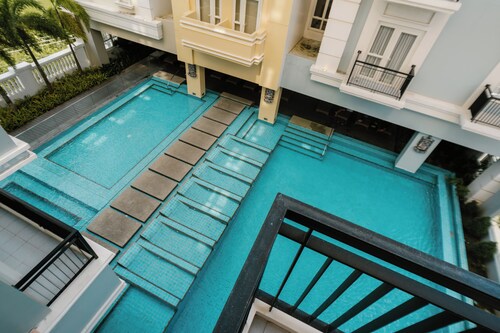 Casa Honore Condominium