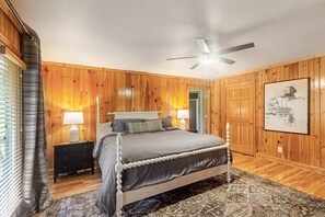 3 slaapkamers, een strijkplank/strijkijzer, wifi, beddengoed