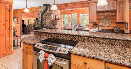 Gore Mountain Views | Luxury Escape for 2–4 • Pets