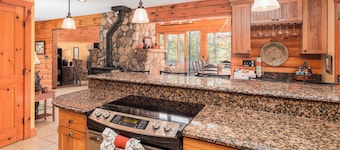 Gore Mountain Views | Luxury Escape for 2–4 • Pets