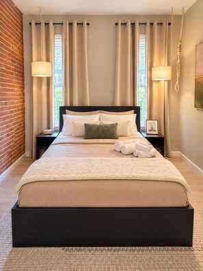 Room - Brick & Olive Stylish Soulard Retreat Near Downtown (St. Louis)