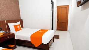 Superior Twin Room, City View | Living area - Urban Al Ashri (Yogyakarta)