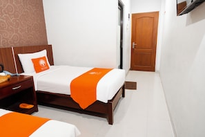Superior Twin Room, City View | Living area - Urban Al Ashri (Yogyakarta)