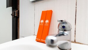Deluxe Double Room, City View | Bathroom | Shower, free toiletries, towels, soap - Urban Al Ashri (Yogyakarta)
