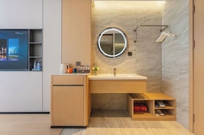 Zimmer | Badezimmer | Dusche, Haartrockner, Hausschuhe, Handtücher