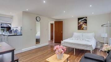 Iron/ironing board, WiFi (free), bed sheets