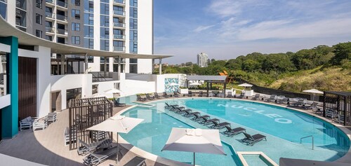Modern Sabana Retreat - Fast Wifi, Pool, Gym