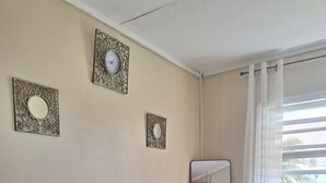 Unclassified image, 5 of 5, button - The Container GND 1 BR Shipping container Convert (St George's)