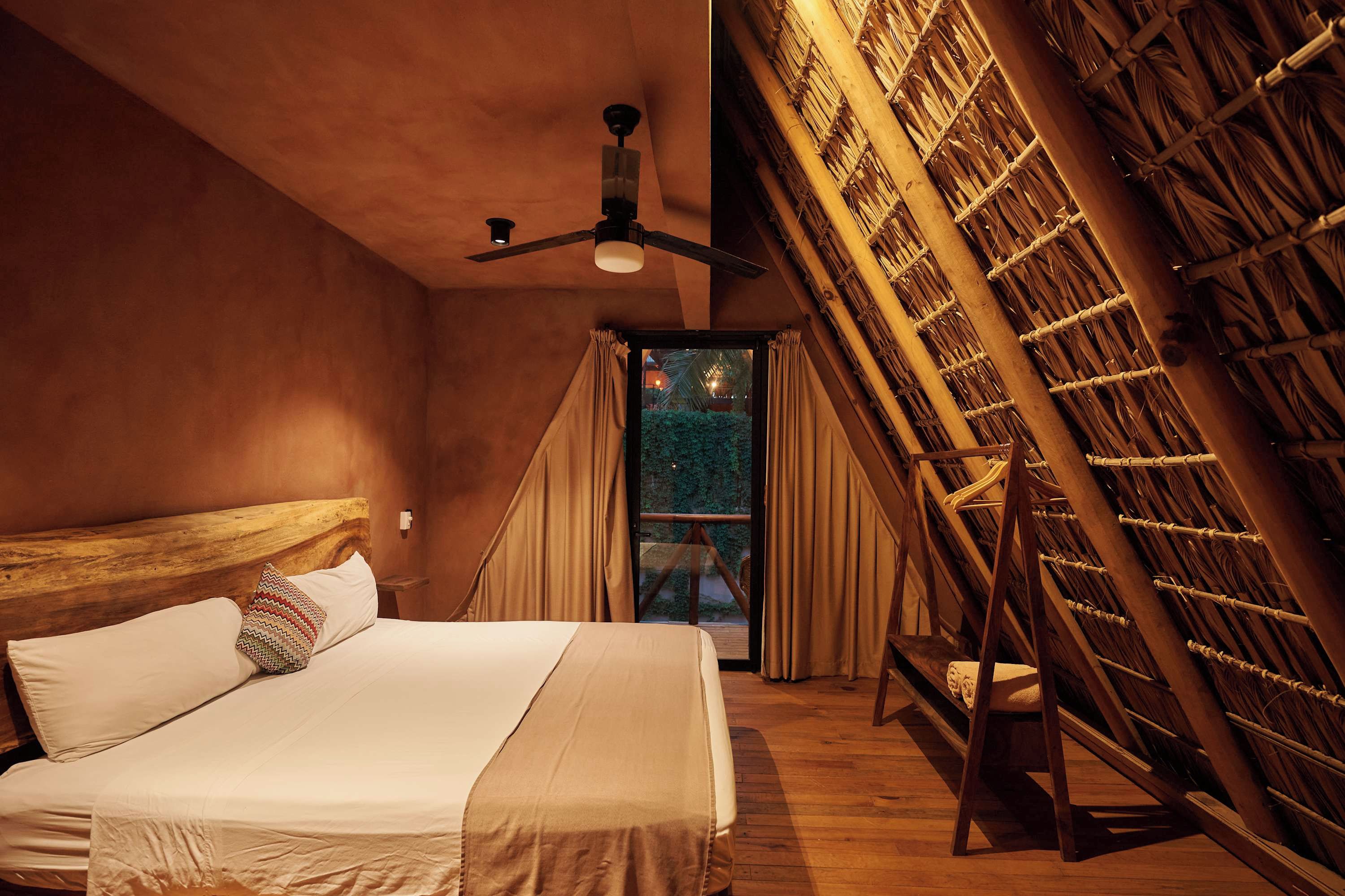 WiFi, bed sheets