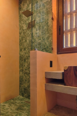 A bathroom with a shower, a wooden door, and a tiled floor. - 5-bedroom house steps from the beach (Puerto Escondido)
