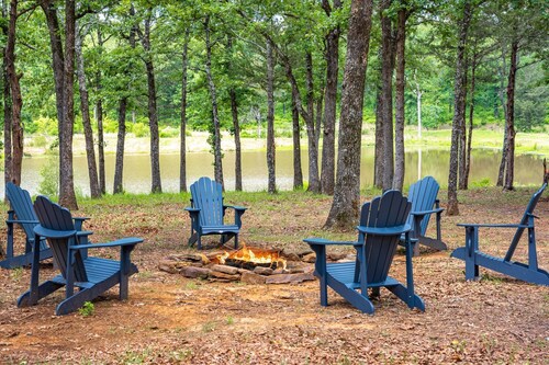 3rd nt free!Sleeps 11 Comfortably, Group Retreat, Hot Tub, Pedal Boat and Kayaks