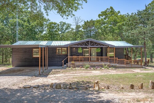 Sleeps 11 Comfortably, Group Retreat, Hot Tub, Pedal Boat and Kayaks
