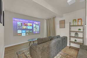 Interior - EV Charger-Renovated-9 Mins to Mercedes-Movie Room (Atlanta)