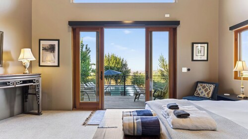 The Villa at Ambyth Estate by Avantstay Pool + Hot Tub + Snooker 42-acre Organic Vineyard