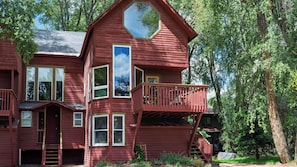 A large, multi-level wooden house with a balcony, surrounded by trees. - Canyon Light by Avantstay Private Sauna + Mountain-view Balcony Steps to Free Gondola & Main St (Telluride)