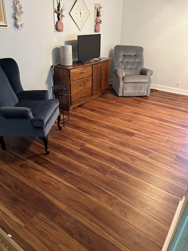 Granny's Creekside Lodge 3-bedroom with WiFi & AC in charming Bluefield