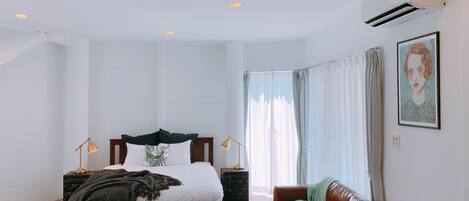 Suite, Non Smoking, Balcony (301) | Interior