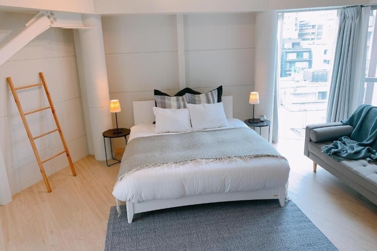 Phòng Suite, không hút thuốc, ban công (901) | Phòng cách âm, bàn ủi/dụng cụ ủi quần áo 