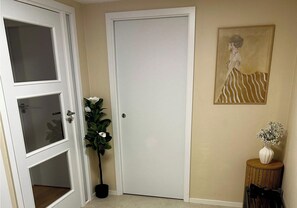 Image 11 - Tromso 3-Bed Apt, Sleeps 5 with Parking (Tomasjord)