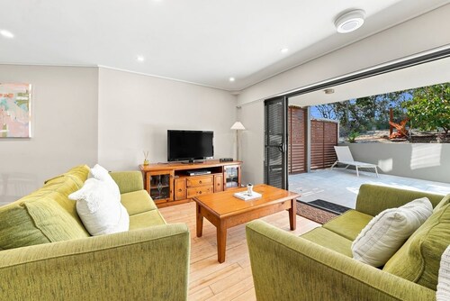 Loka Santi 1 | Pet Friendly | 1 Min to Beach