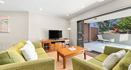 Loka Santi 1 | Pet Friendly | 1 Min to Beach