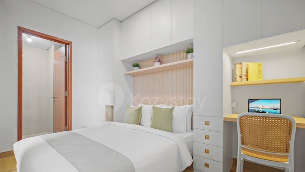 Quarto moderno com cama, escrivaninha e cadeira.