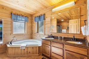 Bathroom - Branson | Family Treehouse Retreat | Pools + Fitness | 2BR (Ridgedale)