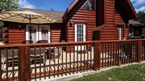 Outdoor dining - Branson | Family Cabin Adventure | Pool + Trails | 3BR | Sleeps 8 (Ridgedale)