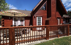 Outdoor dining - Branson | Family Cabin Adventure | Pool + Trails | 3BR | Sleeps 8 (Ridgedale)