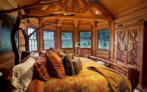 Room - Branson | Family Cabin Adventure | Pool + Trails | 3BR | Sleeps 8 (Ridgedale)